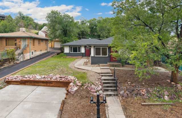 Charming 2BR Duplex in Colorado Springs