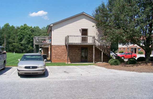 1407 Forest Knolls Circle
