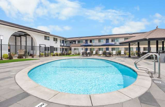 The Lincoln on Grand