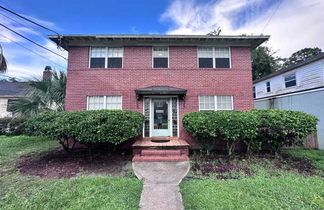 Photo of *** TWO WEEKS FREE*** Live Close to Everything – 1BR in Southside Jax