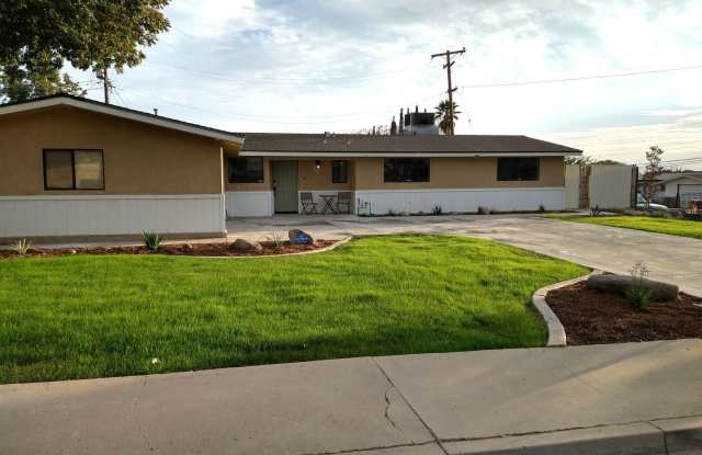 Photo of Large family home in Panorama area, near Bakersfield College!