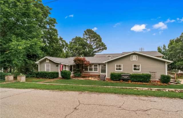 410 North Oliver Avenue