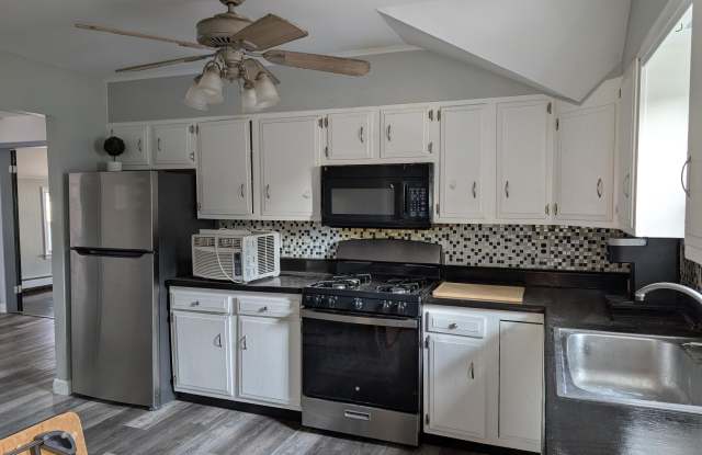 Photo of 164 Port Monmouth Road unit: B