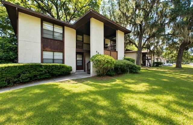 Desirable 2 beds/1.5 bath unit in Orange Park