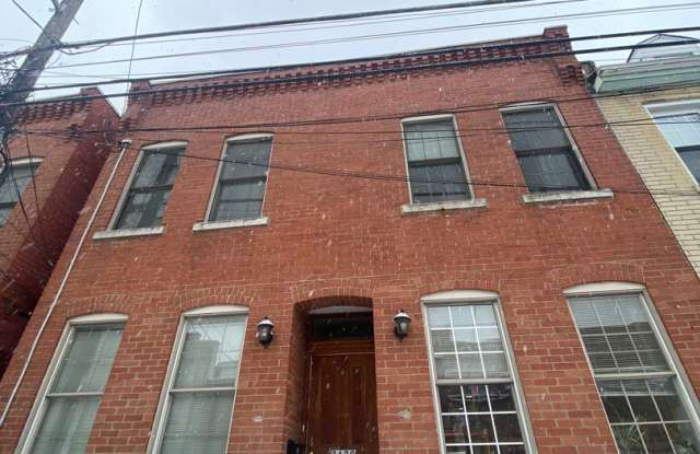 Spacious 4 Bedroom House in Southside Flats!