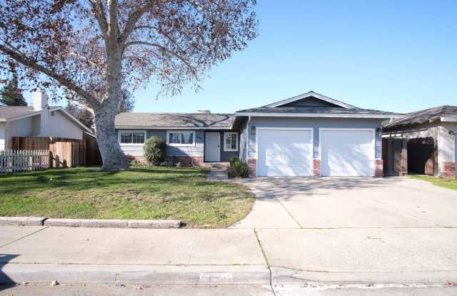 Beautiful 3 Bedroom / 2 Bath!