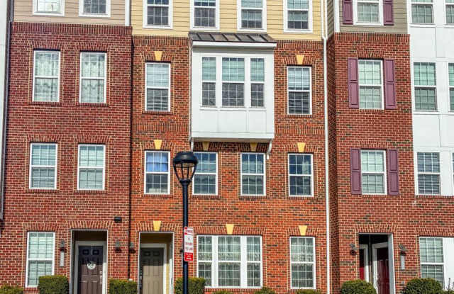 Modern 3 bed, 2.5 bath Townhouse in Henrico!