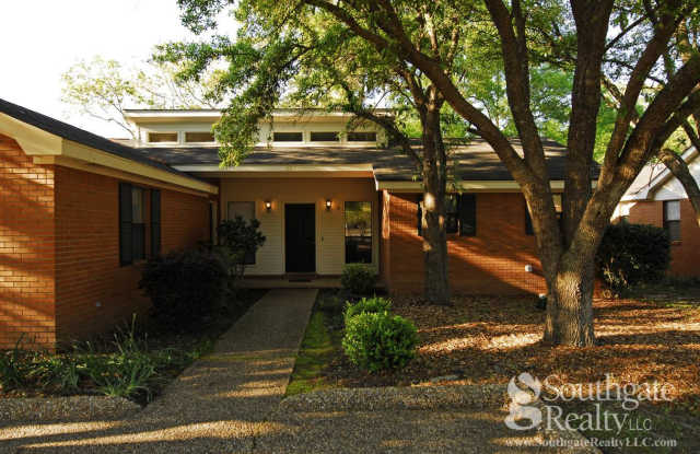 Woodshire Duplexes  Townhomes