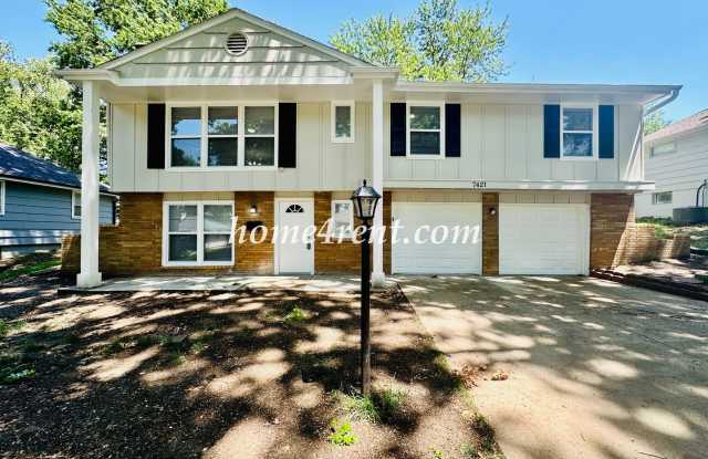 Updated Raytown Ranch w/ Wood Floors, SS Appliances, Finished Basement and a Fenced Yard!