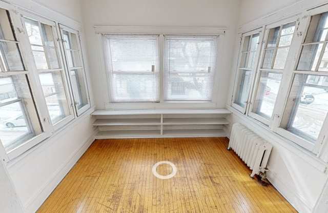 1902 E Linnwood Avenue