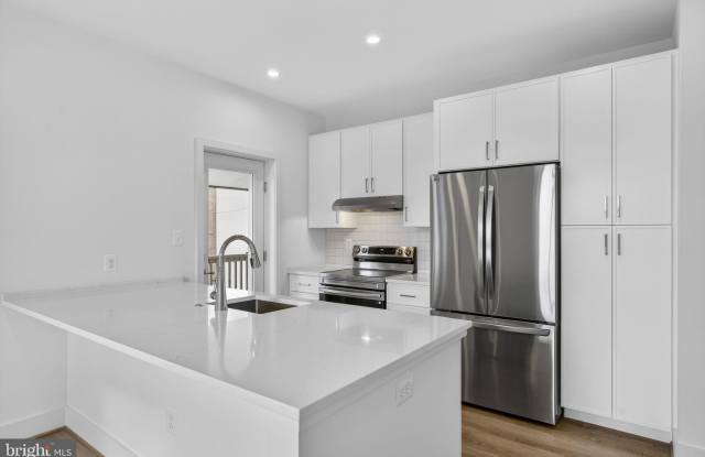 117 21ST Street N unit: 203