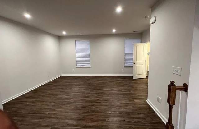 2596 Grantham Place Dr