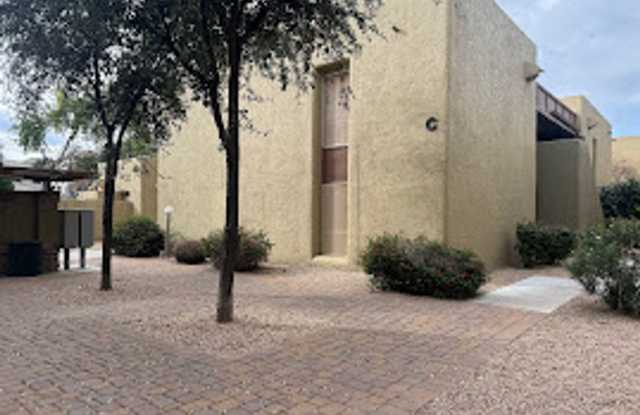 Photo of PM A1141: 1701 W Tuckey Ln.