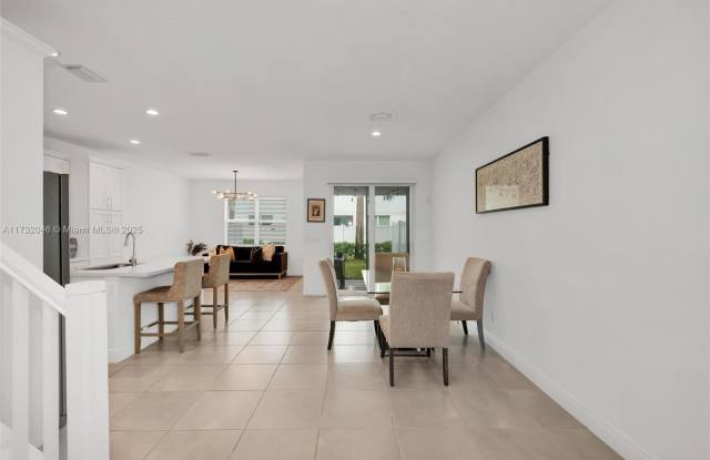 1855 Sandpiper Pointe Pl