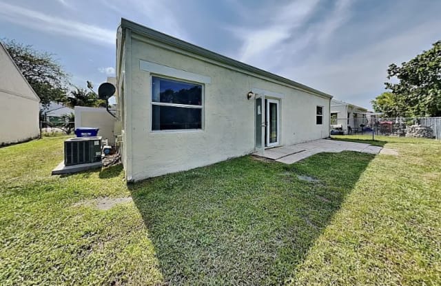 1421 Southwest 85th Avenue - 1421 Southwest 85th Avenue, Pembroke Pines, FL 33025