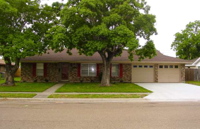 109 Hampton Court - 109 Hampton Court, Victoria, TX 77904