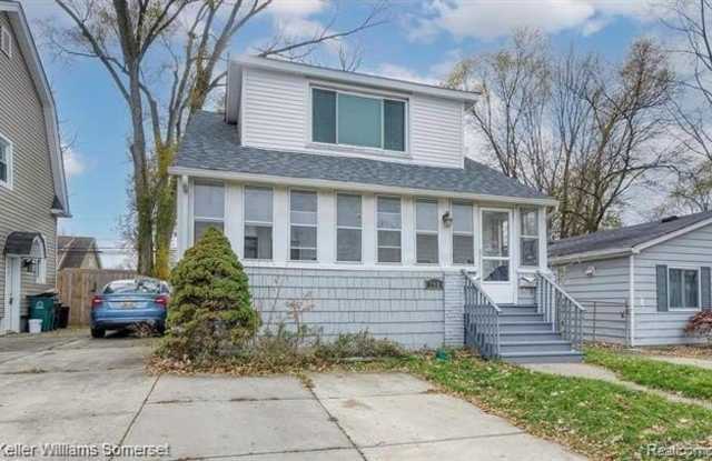 790 Jewell (upper) Street