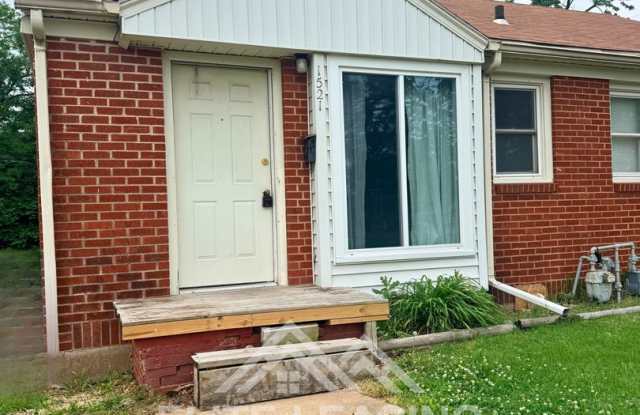1 Bedroom Duplex Near Washburn University!