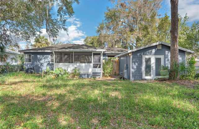 1146 W LAKE MARTHA DRIVE NE