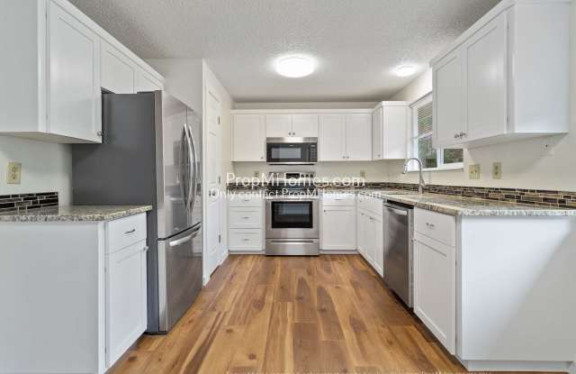 Photo of Three Bedroom Ranch in Hillsboro!