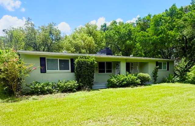 1016 Alba Drive 2/1, Half Duplex