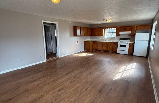 2 BD 1 BA HOUSE - Fresh paint and new floor throughout!