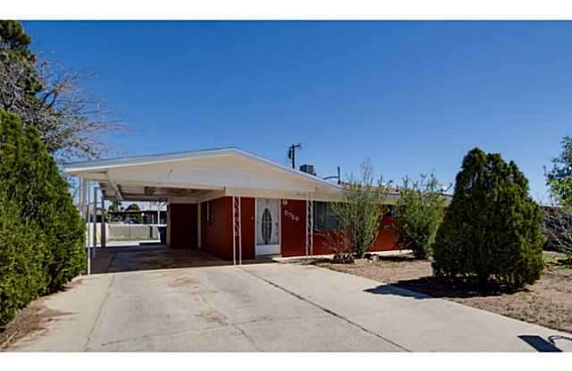 Photo of Single Story Rental Located In Quiet Neighborhood W/ Refrigerated Air