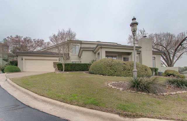 Rare 3 BR / 2.5 BA /  2 Car Garage Westlake Condo 14th Fairway (Austin Country Club) (Eanes ISD)