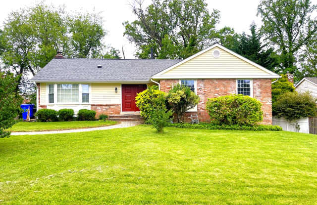 Beautiful 5 bedroom/2.5 bath with large yard