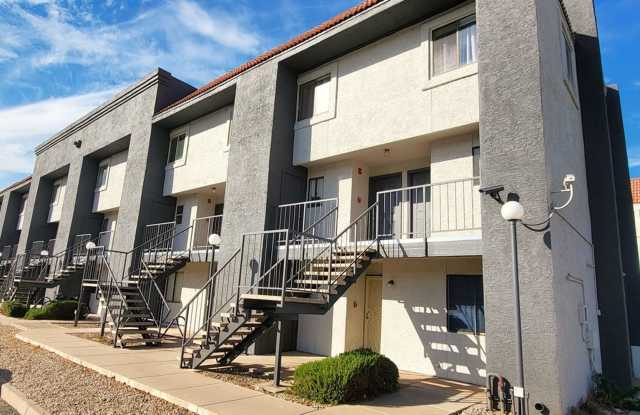 TEMPE TOWNHOME AVAILABLE IN GATED COMMUNITY!!!!!