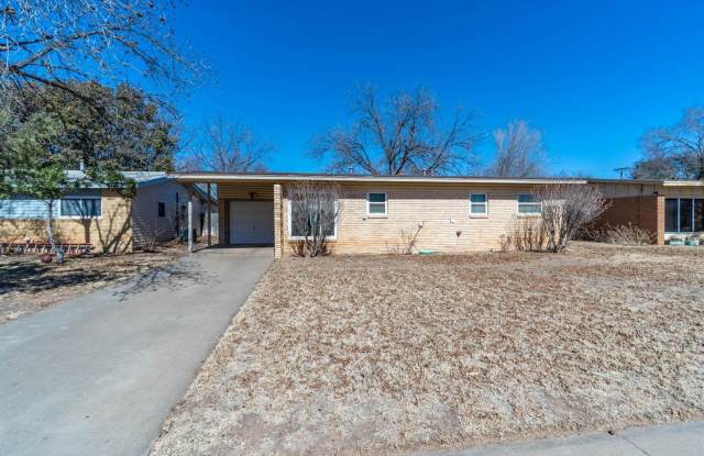 Cute 3/1/1 with Large Backyard - 4308 60th Street, Lubbock, TX 79413