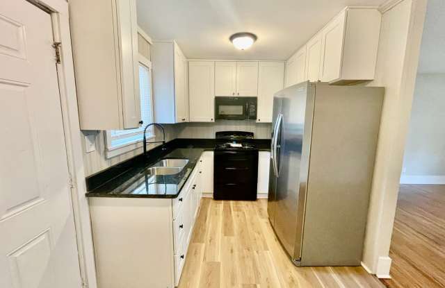 Welcome to Burgess2937, A Newly renovated charming 2-bedroom, 1-bathroom Duplex located in the vibrant city of Charlotte, NC