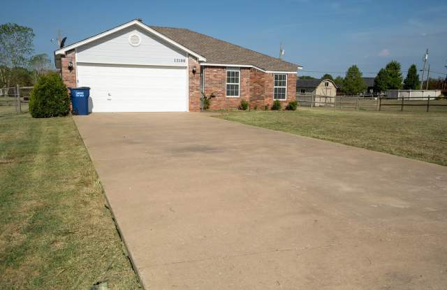 3 Bed / 2 Bath in Collinsville! - 12100 Valley Avenue, Rogers County, OK 74021