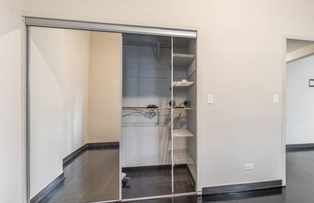 206 W Division Street