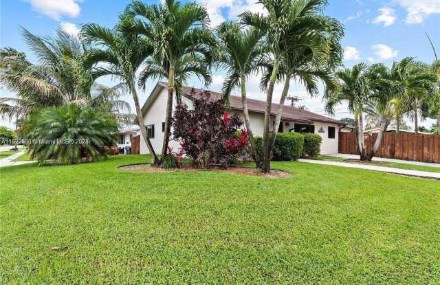 7490 Farragut Street - 7490 Farragut Street, Hollywood, FL 33024