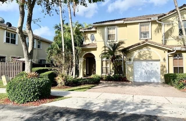 12284 SW 123rd Pl - 12284 SW 123rd Pl, Three Lakes, FL 33186