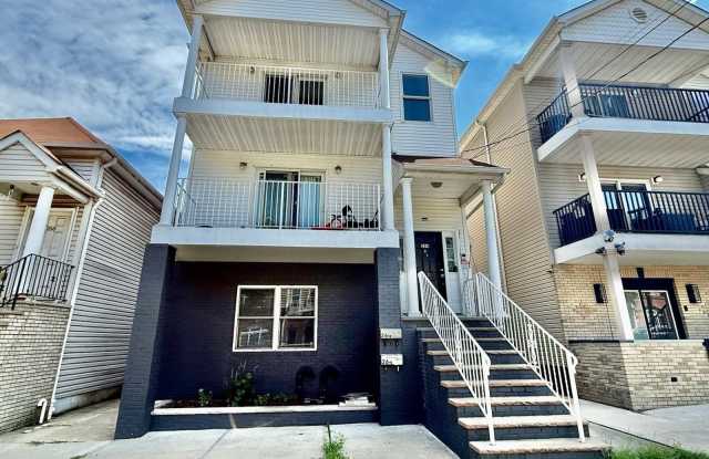 264 CUSTER AVE