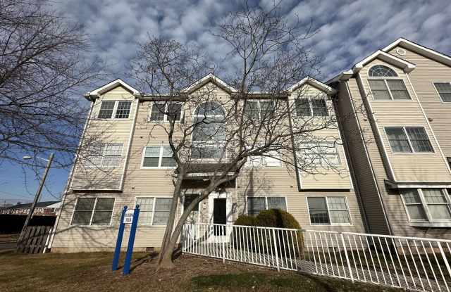 2 bedrooms, 1 bathroom, legal for 3 people