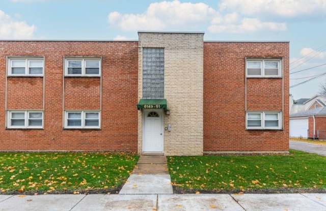 6151 W THORNDALE Avenue