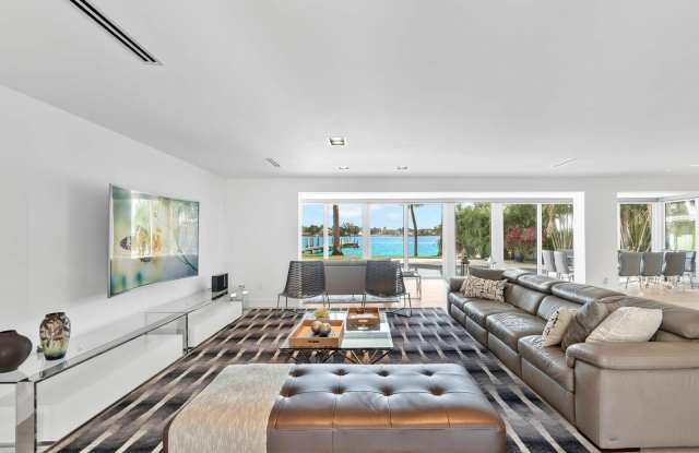 714 South Lake Drive