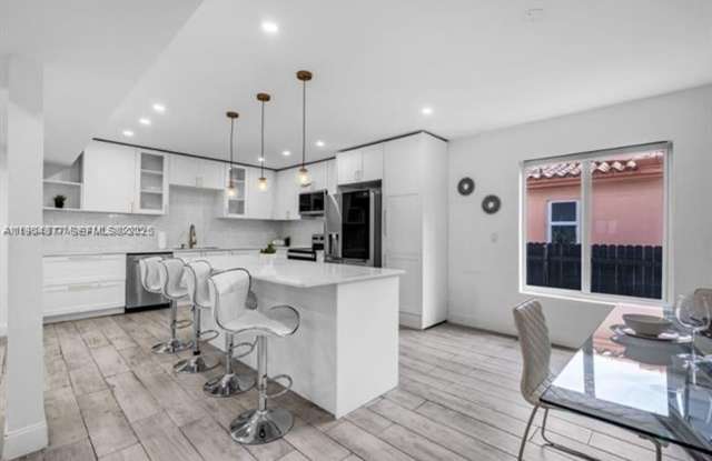 420 NE 90th St #0 EL PORTAL, FL 33138