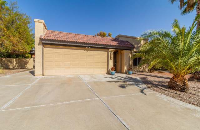 Unfurnished 2-bedroom 2 bath home in Sun Lakes 55 + community!