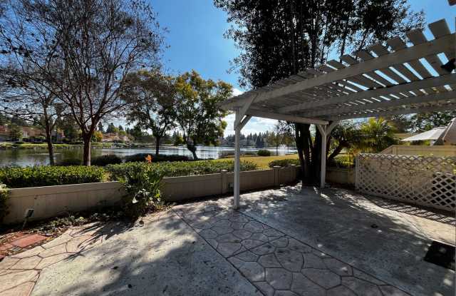 Beautiful 3 bedroom home, with lake view available in Eastlake!