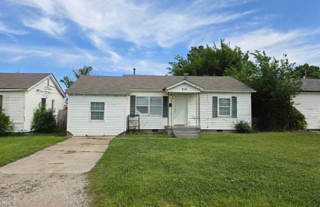 3 Beds 1 Bath Home in Shawnee!