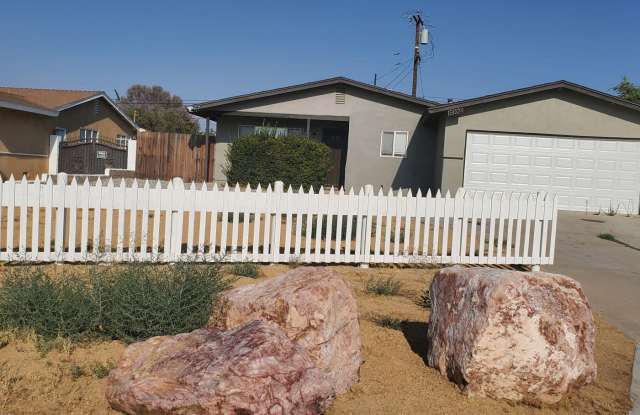 Photo of 4 Bedrooms, 2 Baths, Victorville Home in Tatum Track