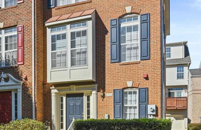 2710 MANHATTAN Place