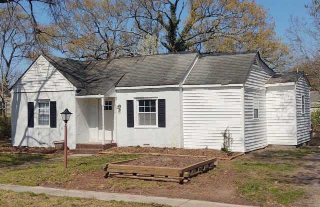 Super cute Cottage - 4 South Magruder Road, Newport News, VA 23605