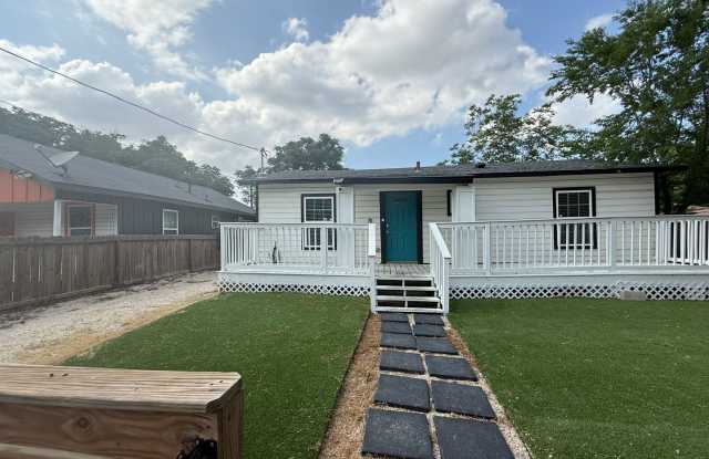 Photo of Lovely Denver Heights 3 Bed Home