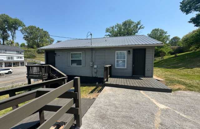 Updated 3BR Home on Half Acre in Kingsport, TN