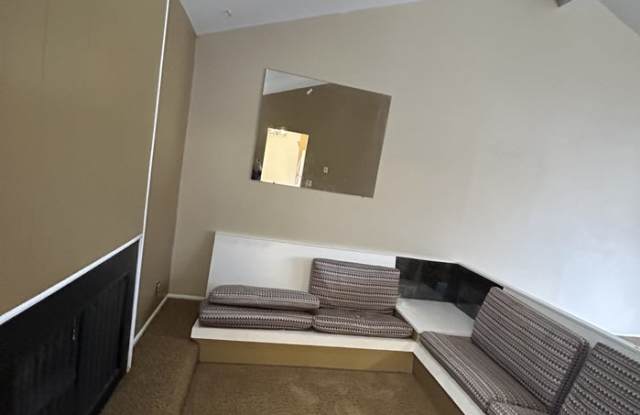 5463 South York Street